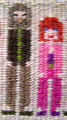 Detalj från rosengångsväven Sida vid sida ur serien Jämställdhet. textilkonstnär katrin bawah.