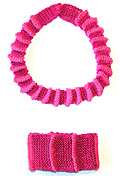 Rosa halsband och armband ur kollektion Veck