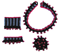 Halsband, armband och brosch i svart, grtt och rtt frn kollektion Prla
