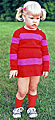 Bilden visar Lisa i jumper och kjol i modellen Lars och Llisa. Långbyxor hör till.